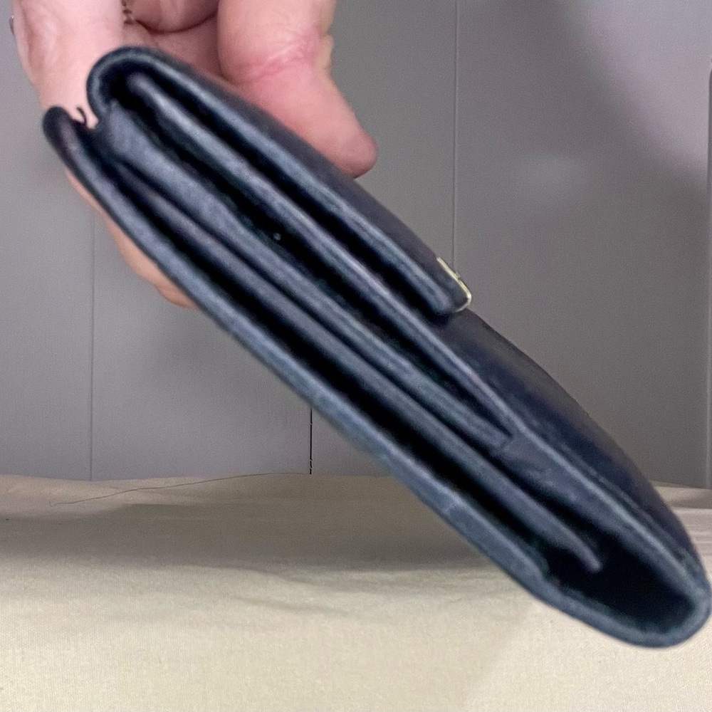 Gucci black leather GG Guccissima logo metal bar plate long wallet - Picture 4 of 10